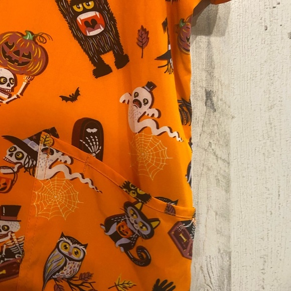 ScrubStar Orange And Black Halloween Monster Scrub Top 2X - Picture 5 of 8